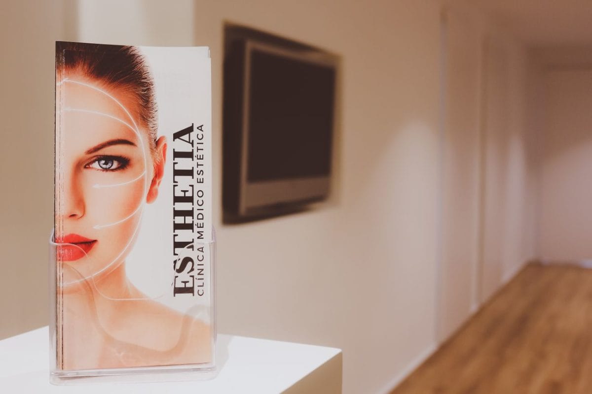 Esthetia Clínica Médico Estética