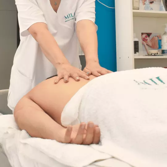Esthetia Clínica Médico Estética